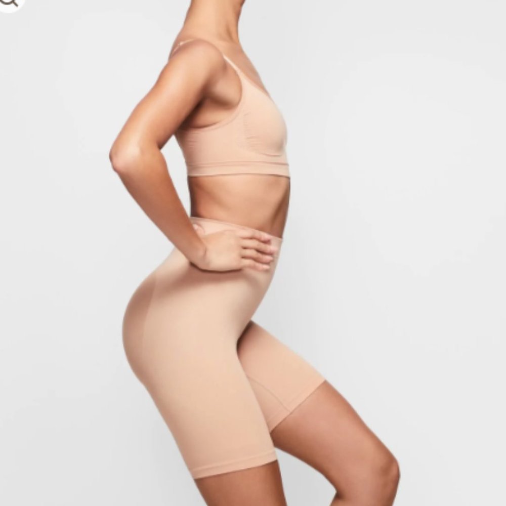 SKIMS SCULPTING SHORT MID THIGH W/ OPEN GUSSET